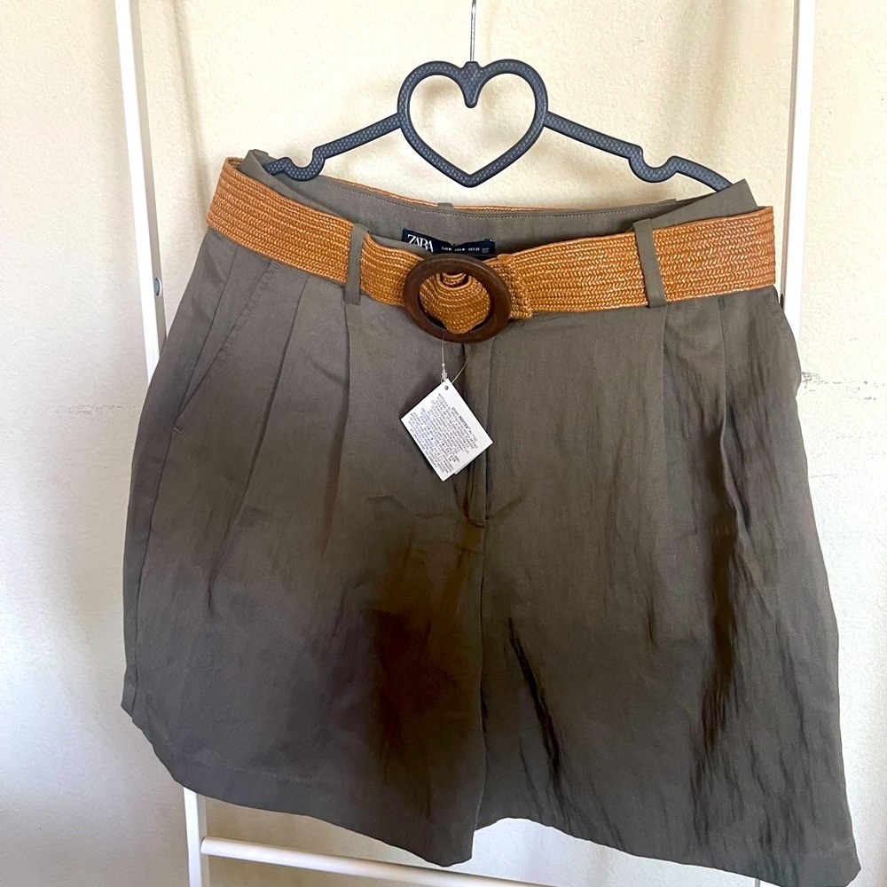 Zara Women's military green  Shorts with Tan Belt / w pockets Waist P2P16 “ nwt